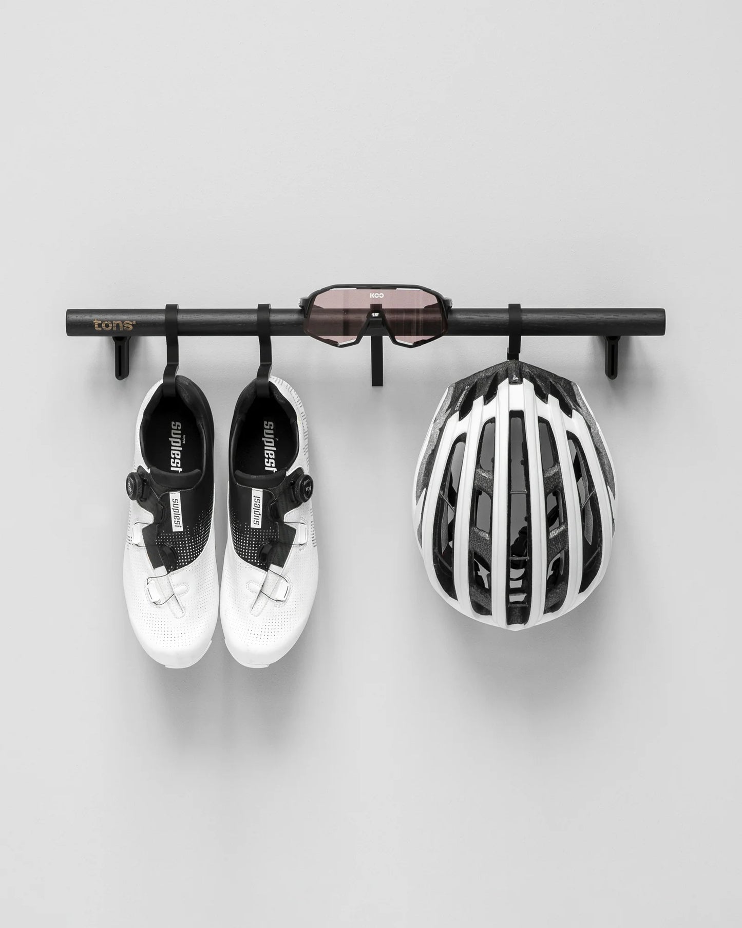 Tons Bar B . 2x Helmet + 2x Glasses