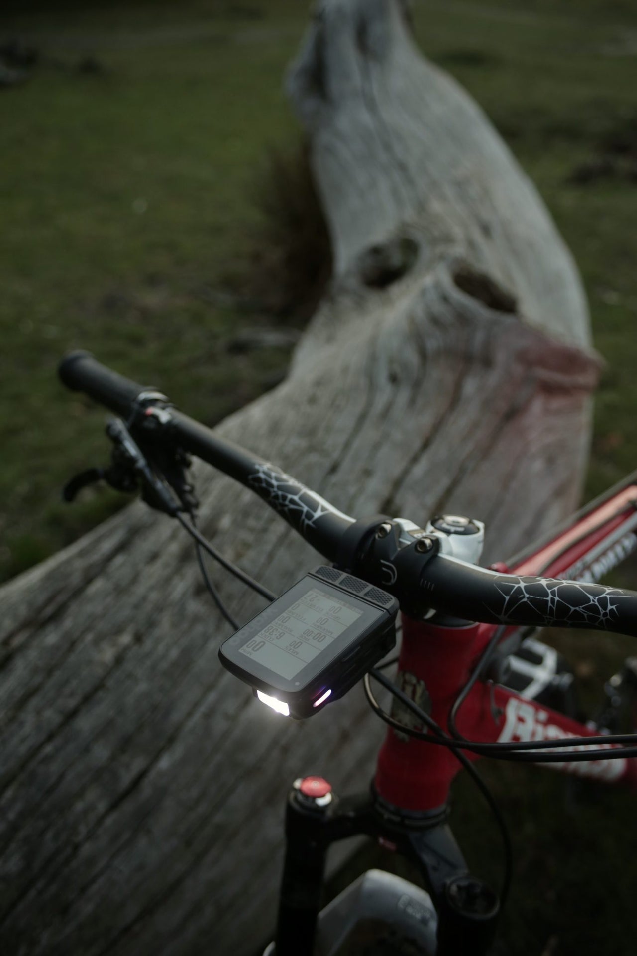 MOON Forlygte 400 lumen integreret computerholder