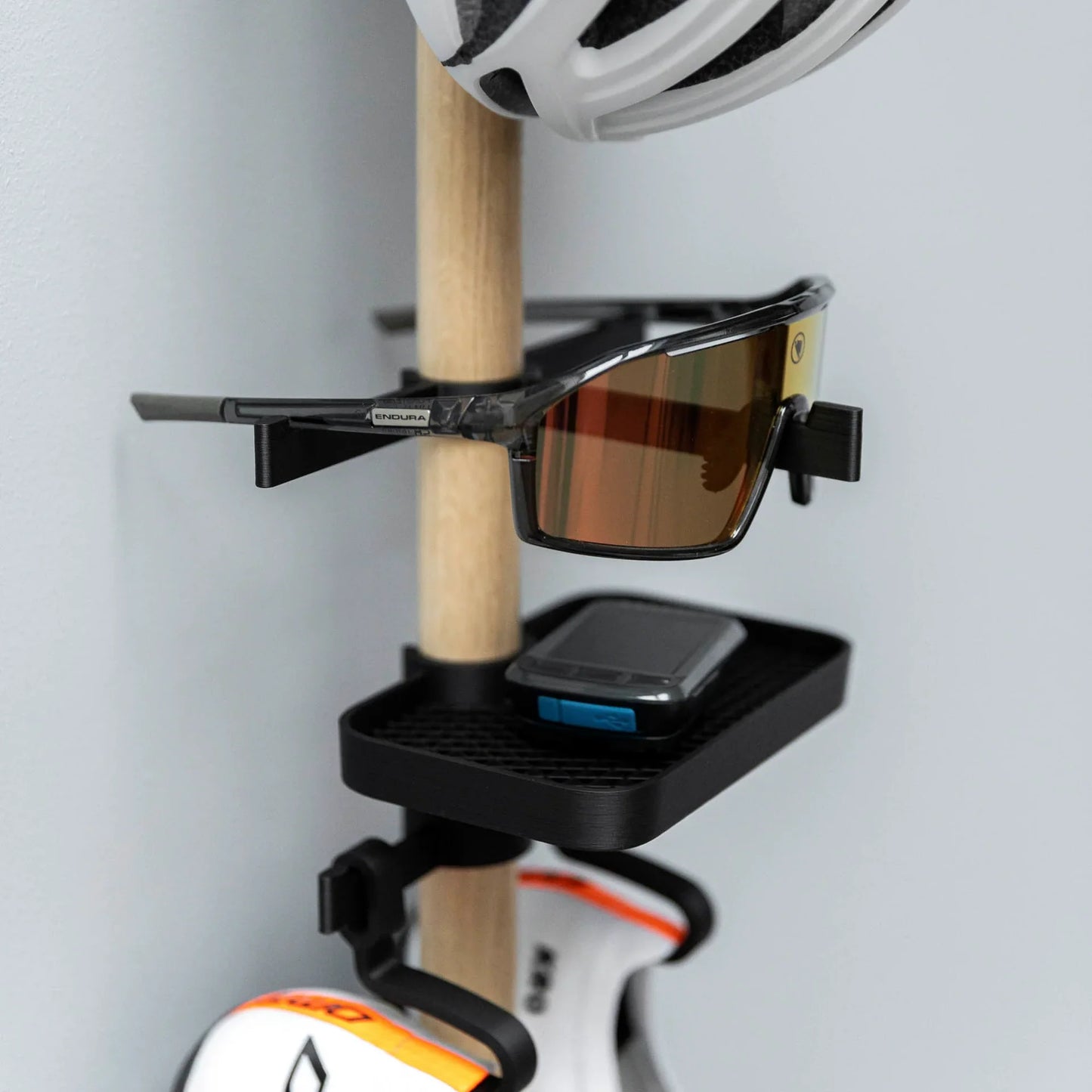 Tons Studio Rack B - Shoes + Glasses + Helmet + Tray