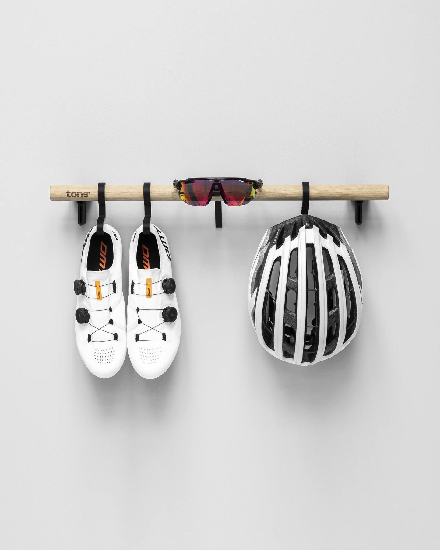 Tons Bar B . 2x Helmet + 2x Glasses