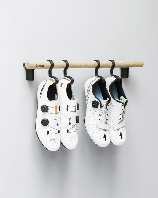 Tons Bar C . 2x Shoes