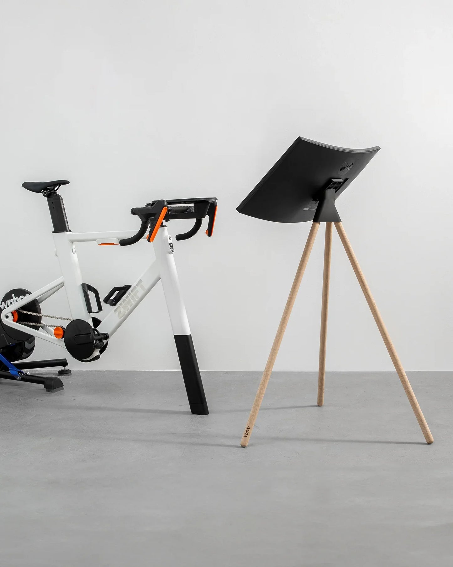 Tons Widescreen Stand + Tray