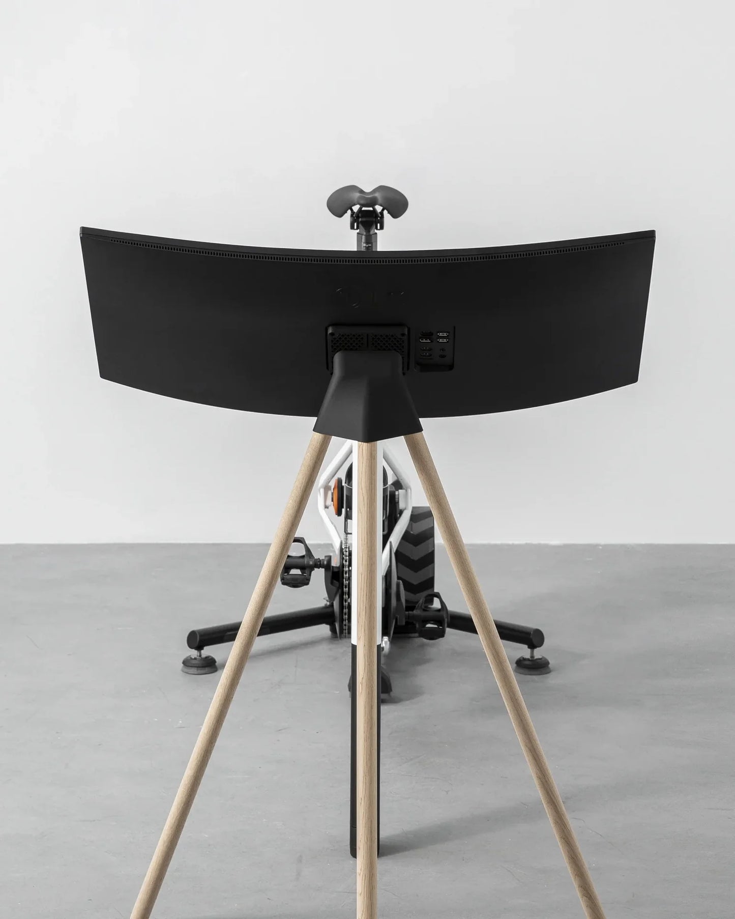 Tons Widescreen Stand + Tray